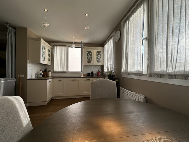 Apartamento con 3 Dormitorios  en Puerto Banús