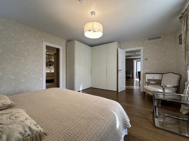 Apartamento con 3 Dormitorios  en Puerto Banús