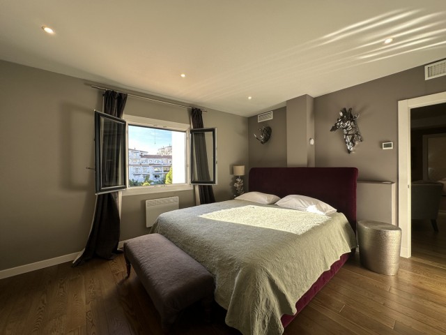 Apartamento con 3 Dormitorios  en Puerto Banús