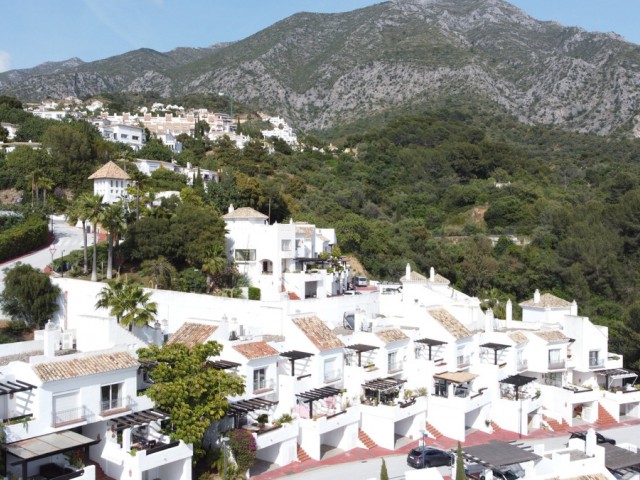 Adosado con 3 Dormitorios  en Marbella
