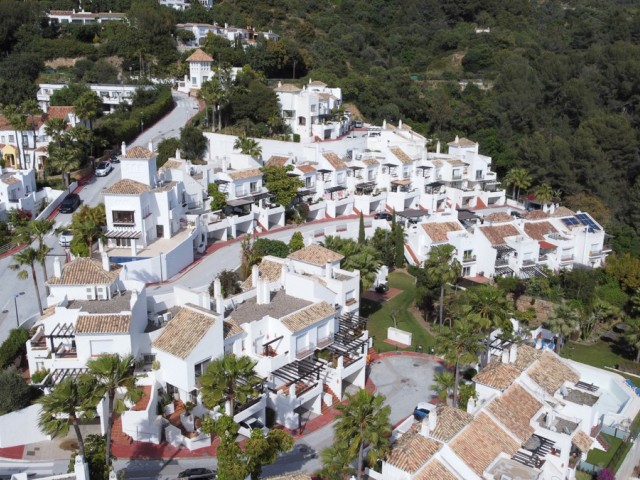 Adosado con 3 Dormitorios  en Marbella