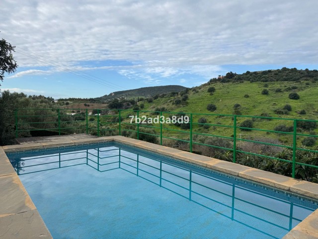 4 Bedrooms Villa in Estepona