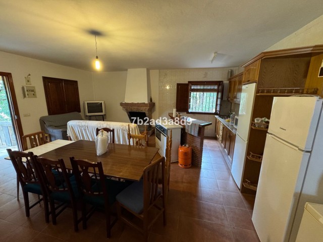 4 Bedrooms Villa in Estepona