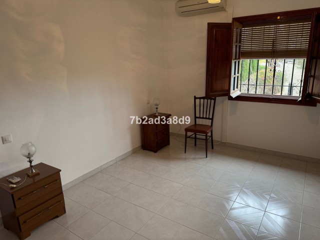 4 Bedrooms Villa in Estepona