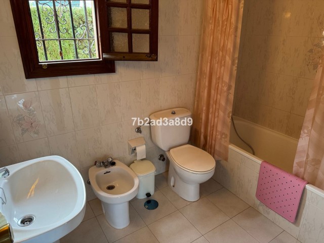 4 Bedrooms Villa in Estepona