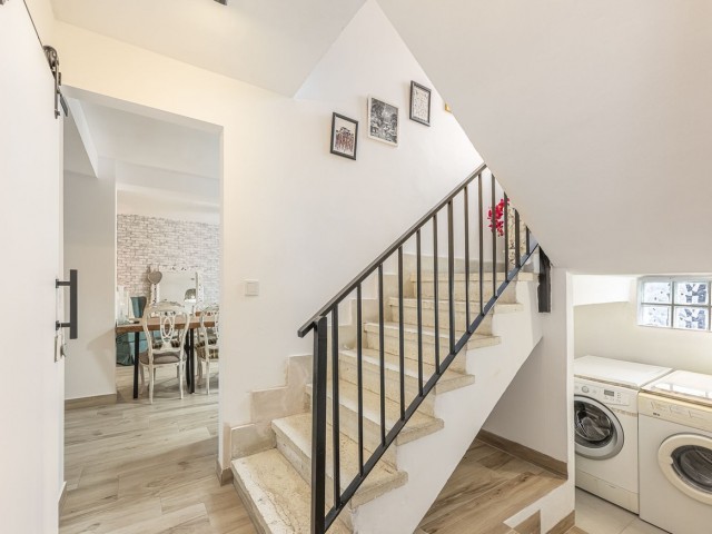 Maison mitoyenne avec 5 Chambres  à Estepona