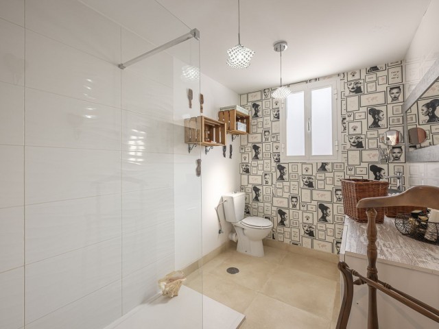 Maison mitoyenne avec 5 Chambres  à Estepona
