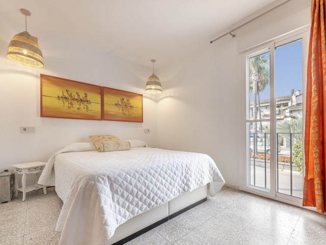 Maison mitoyenne avec 5 Chambres  à Estepona