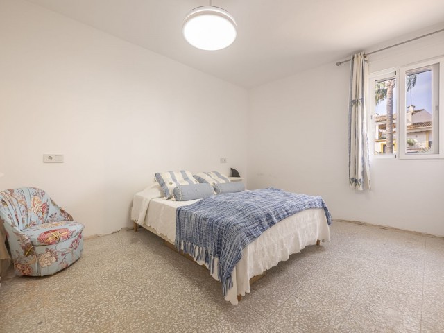 Maison mitoyenne avec 5 Chambres  à Estepona