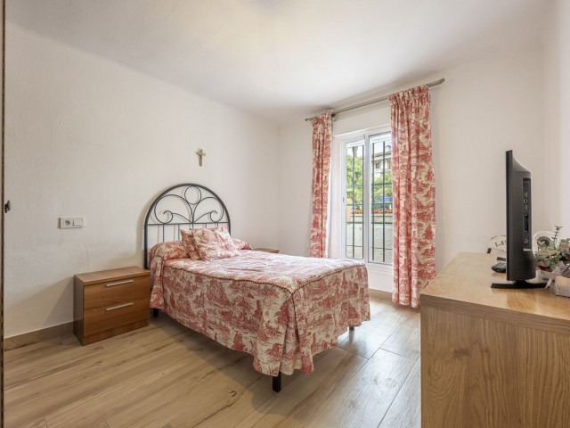 Maison mitoyenne avec 5 Chambres  à Estepona