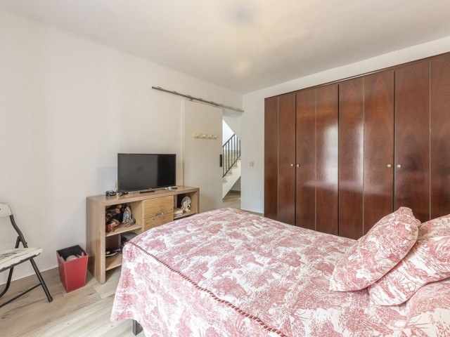 Maison mitoyenne avec 5 Chambres  à Estepona