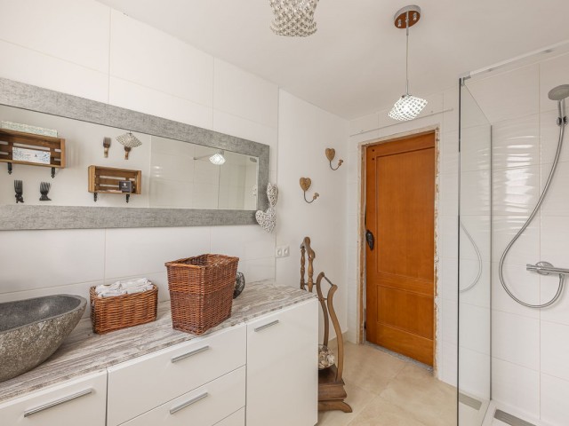 Maison mitoyenne avec 5 Chambres  à Estepona
