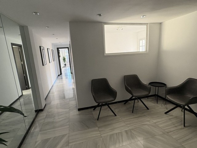 Apartamento con 3 Dormitorios  en Marbella