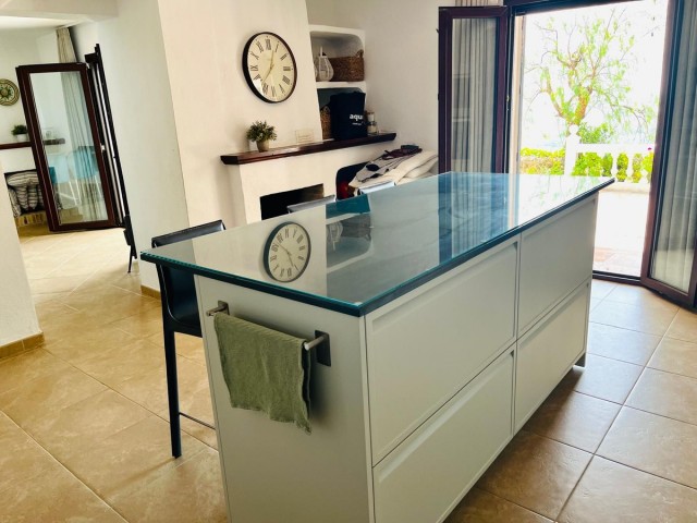 Maison mitoyenne avec 6 Chambres  à Mijas