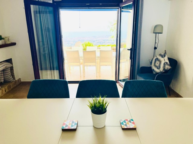 Maison mitoyenne avec 6 Chambres  à Mijas
