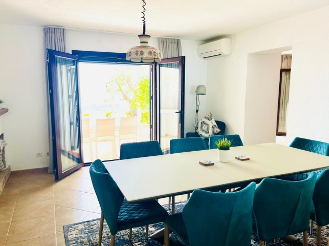 Maison mitoyenne avec 6 Chambres  à Mijas