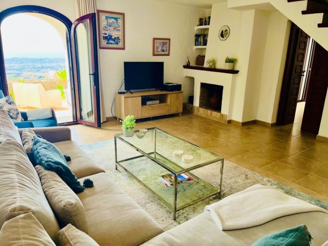 Maison mitoyenne avec 6 Chambres  à Mijas