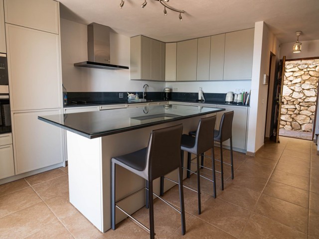 6 Makuuhuoneen Rivitalo Mijas