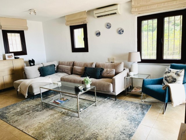 6 Makuuhuoneen Rivitalo Mijas