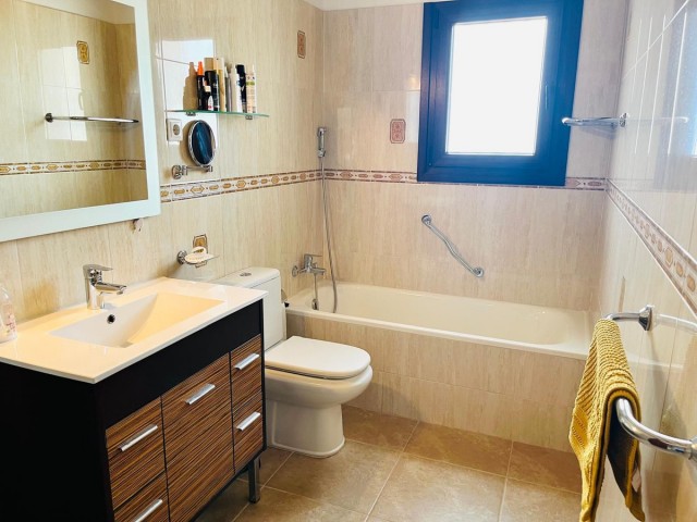 6 Makuuhuoneen Rivitalo Mijas