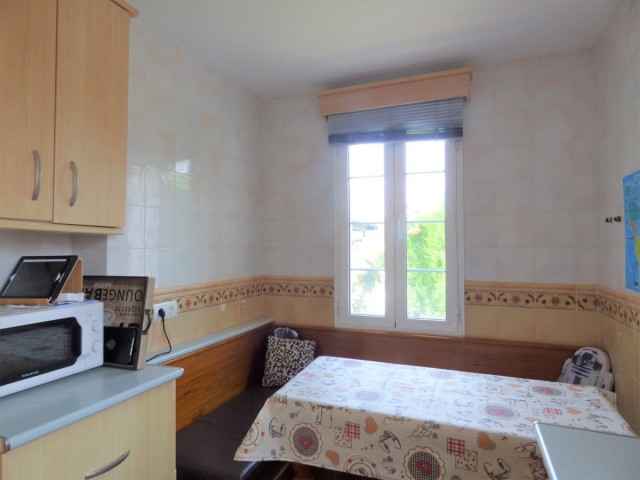 Maison mitoyenne avec 4 Chambres  à La Alcaidesa