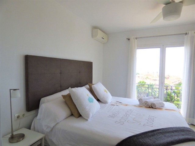 Maison mitoyenne avec 4 Chambres  à La Alcaidesa