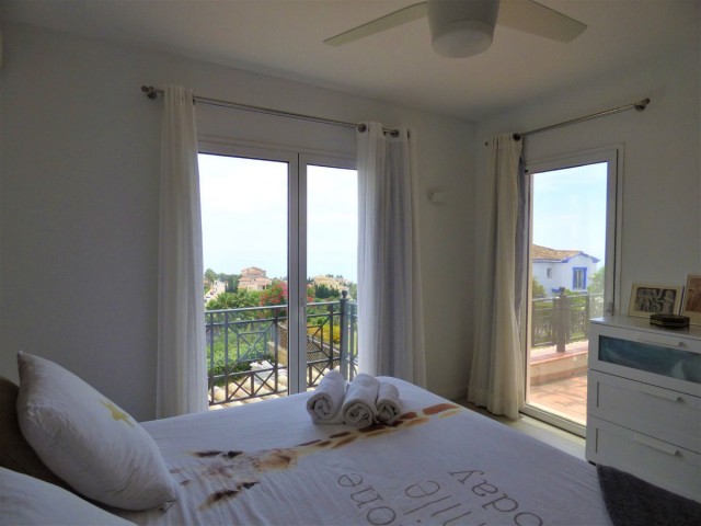 Maison mitoyenne avec 4 Chambres  à La Alcaidesa