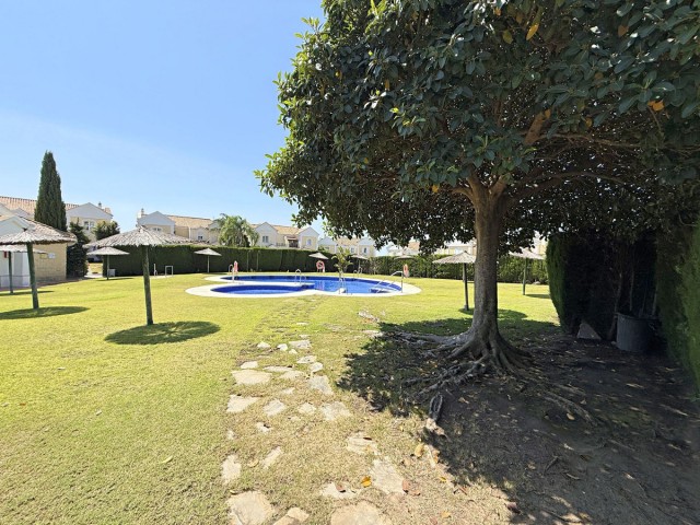 Maison mitoyenne avec 4 Chambres  à La Alcaidesa