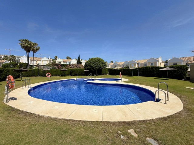 Maison mitoyenne avec 4 Chambres  à La Alcaidesa