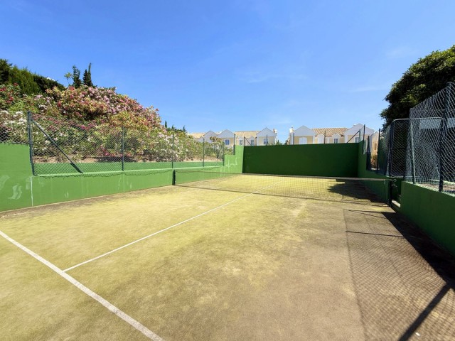 Maison mitoyenne avec 4 Chambres  à La Alcaidesa