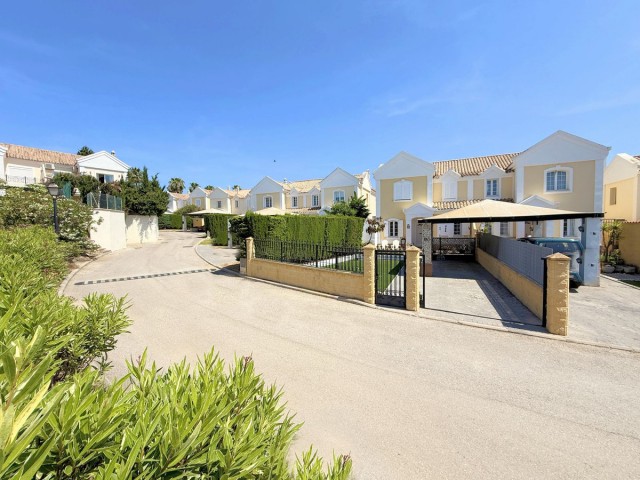 Maison mitoyenne avec 4 Chambres  à La Alcaidesa