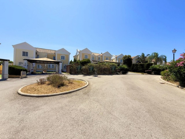 Maison mitoyenne avec 4 Chambres  à La Alcaidesa