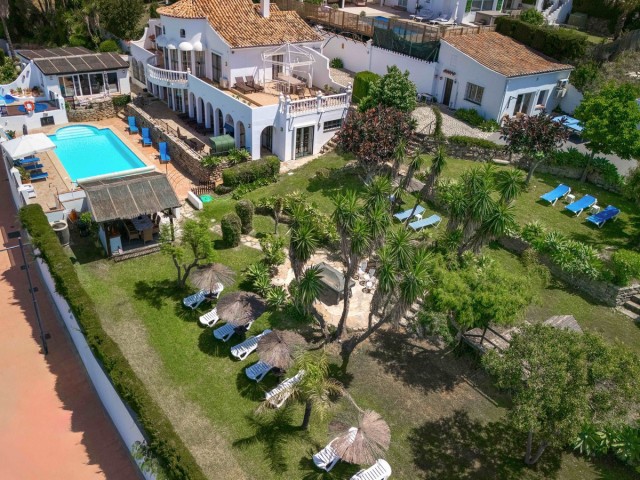 6 Sovrums Villa i Estepona