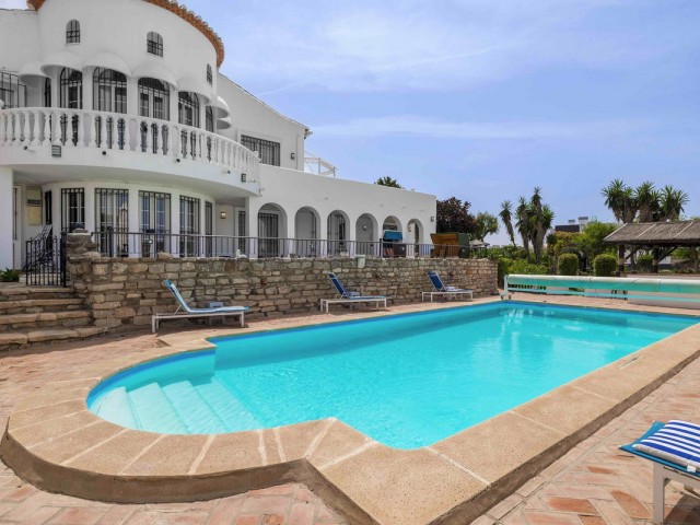 6 Sovrums Villa i Estepona