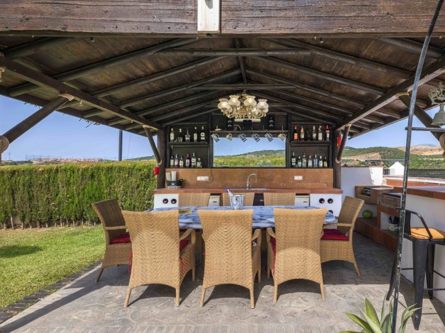 6 Sovrums Villa i Estepona