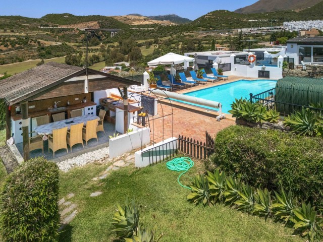 6 Sovrums Villa i Estepona