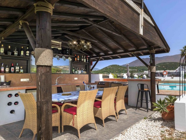 6 Sovrums Villa i Estepona