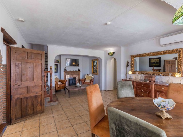 6 Sovrums Villa i Estepona