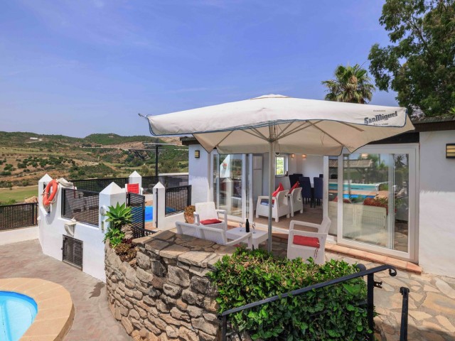 6 Sovrums Villa i Estepona