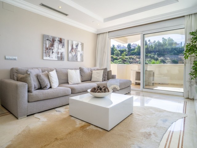 2 Bedrooms Apartment in Nueva Andalucía