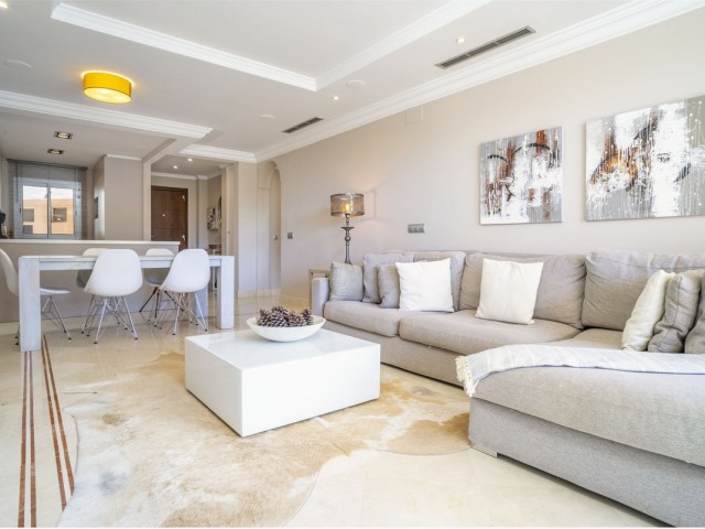 2 Bedrooms Apartment in Nueva Andalucía