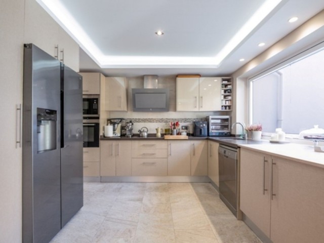 4 Slaapkamer Rijtjeshuis in Manilva