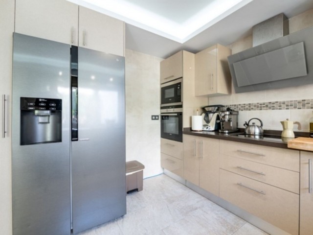 4 Slaapkamer Rijtjeshuis in Manilva