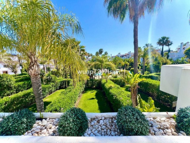 Maison mitoyenne avec 4 Chambres  à Estepona