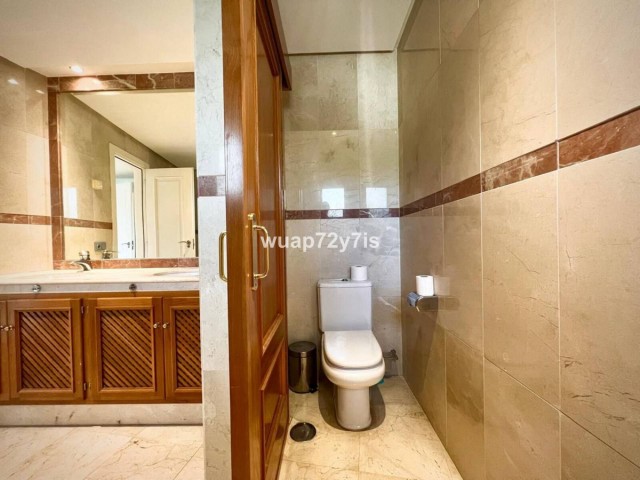 Maison mitoyenne avec 4 Chambres  à Estepona
