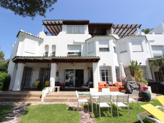 3 Schlafzimmer Reihenhaus in Nueva Andalucía