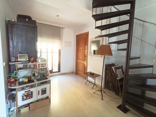 Apartamento con 4 Dormitorios  en Torrequebrada