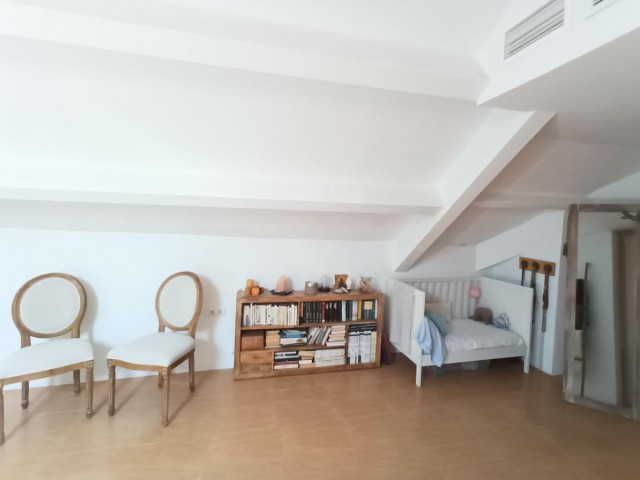 Apartamento con 4 Dormitorios  en Torrequebrada