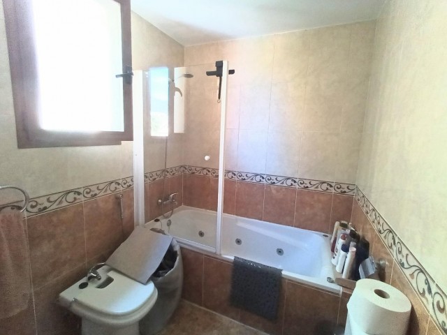 Apartamento con 4 Dormitorios  en Torrequebrada