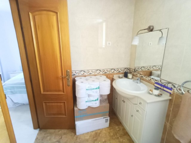 Apartamento con 4 Dormitorios  en Torrequebrada
